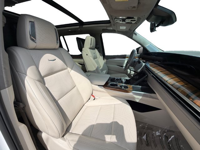 Used 2025 White Cadillac Sport Platinum image 16