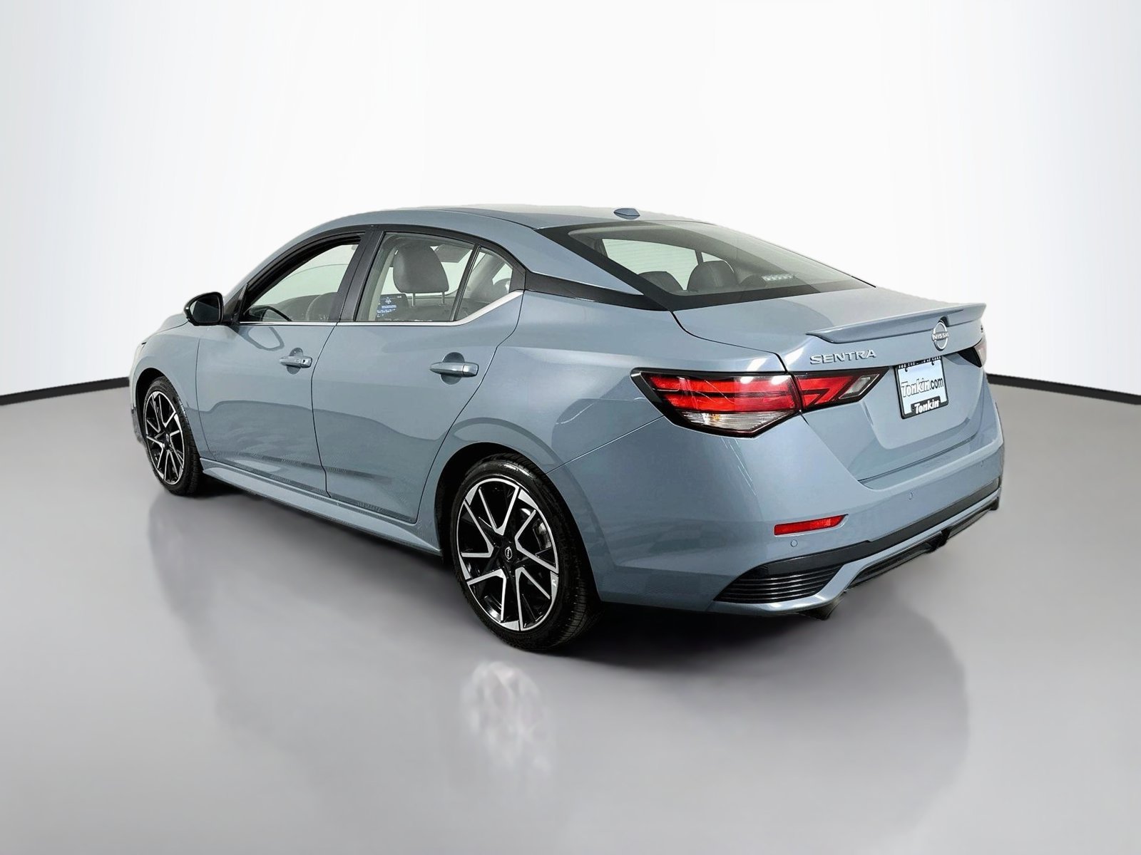 Used 2025 Atlantic Gray Metallic Nissan SR image 6