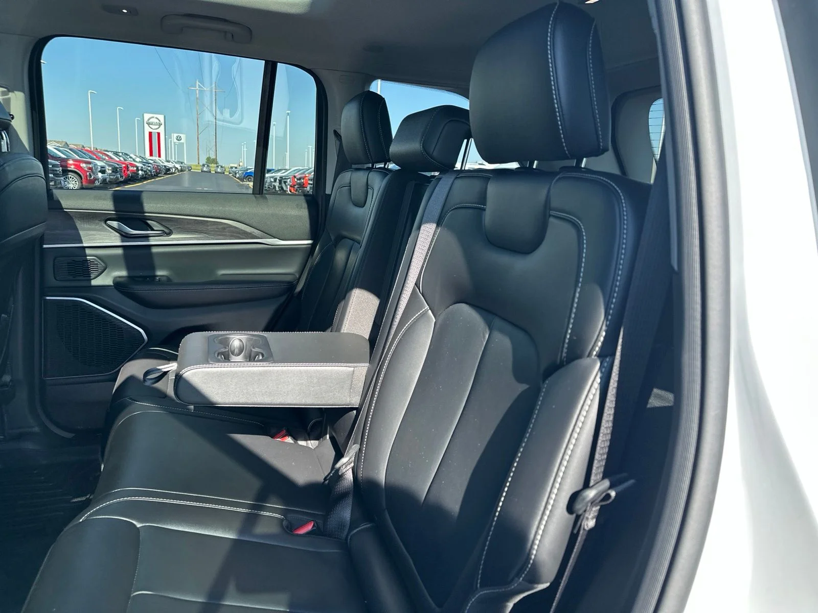 Used 2022 White Jeep 4xe image 25