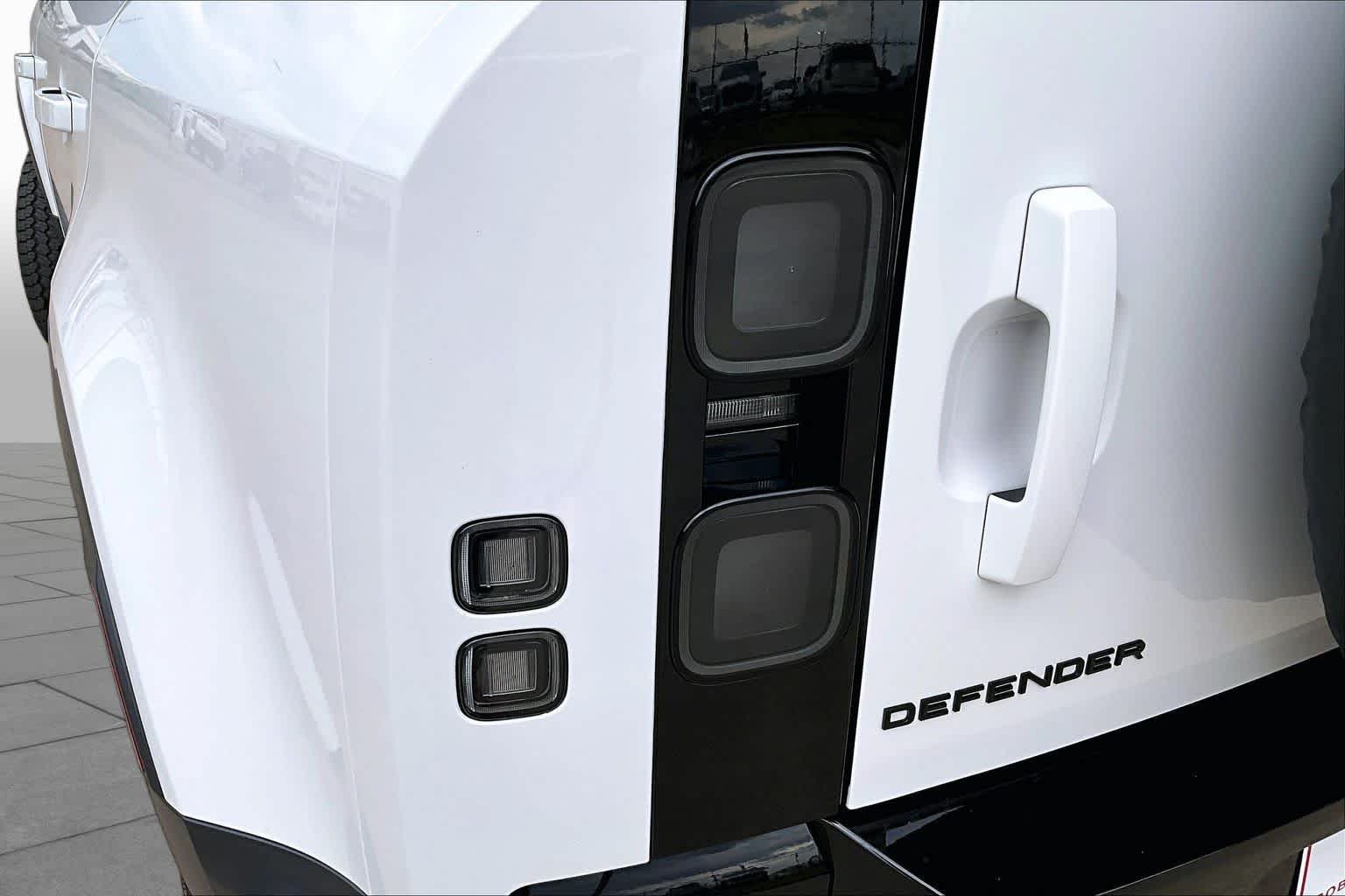 Used 2026 Fuji White Land Rover S image 29