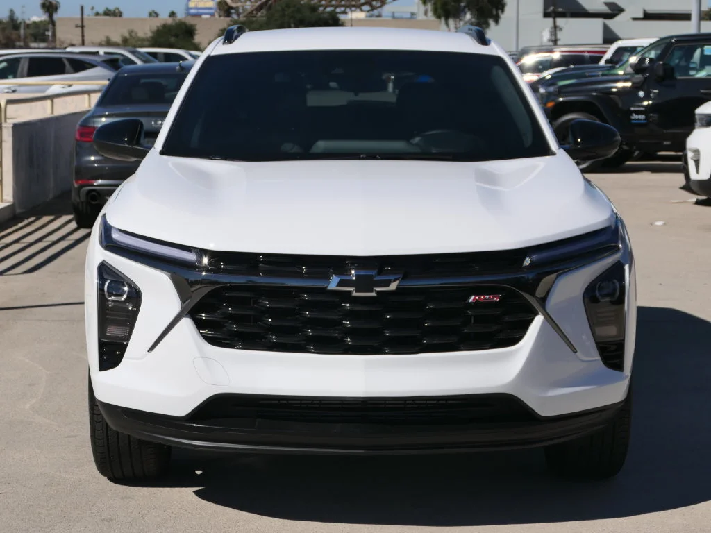 Used 2025 Summit White Chevrolet 2RS image 6
