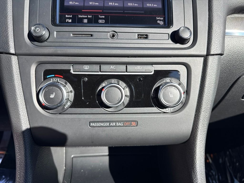 Used 2011 White Volkswagen Base image 18