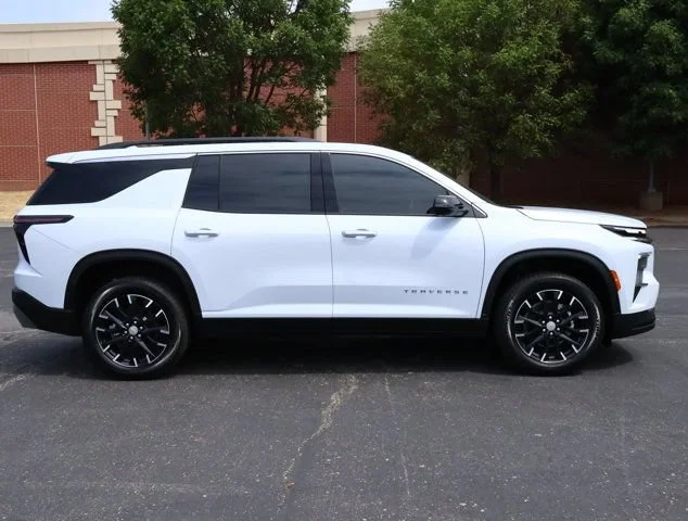 New 2026 Polar White Tricoat Chevrolet LT image 32
