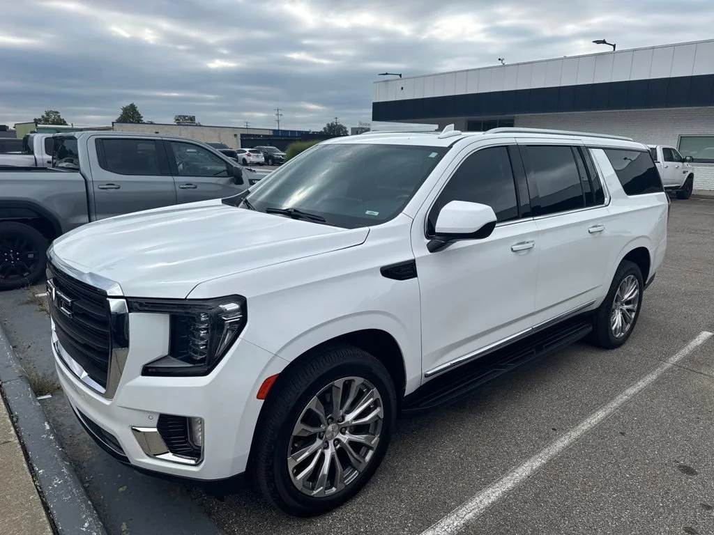 Used 2023 SUMMIT WHITE GMC SLT image 5