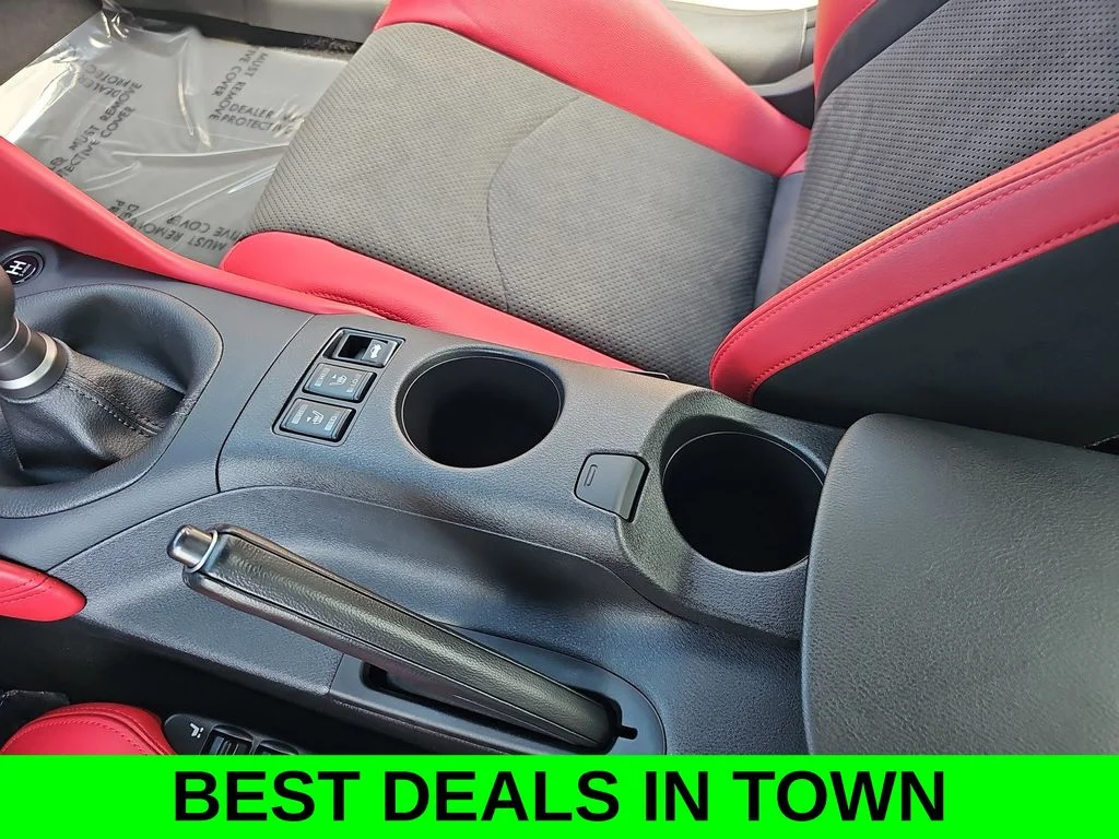 Used 2025 White Nissan Performance image 23