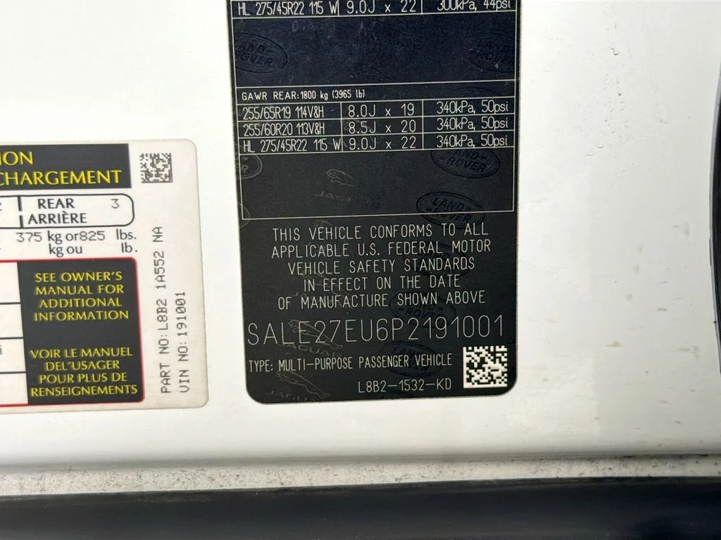 Used 2023 White Land Rover X-Dynamic SE image 34