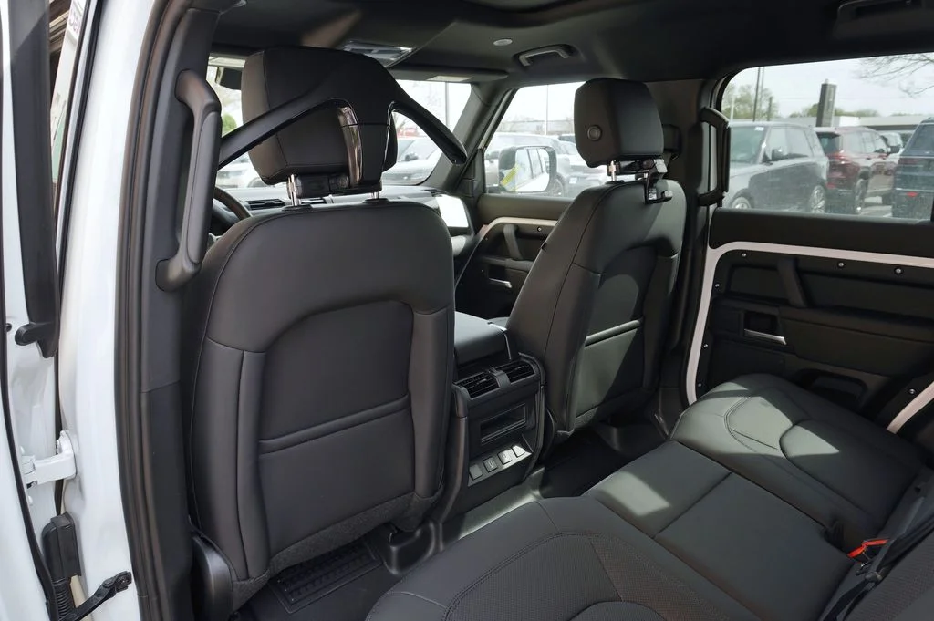 New 2026 Fuji White Land Rover S image 30