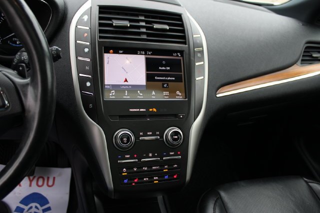 Used 2019 White Lincoln Reserve image 16