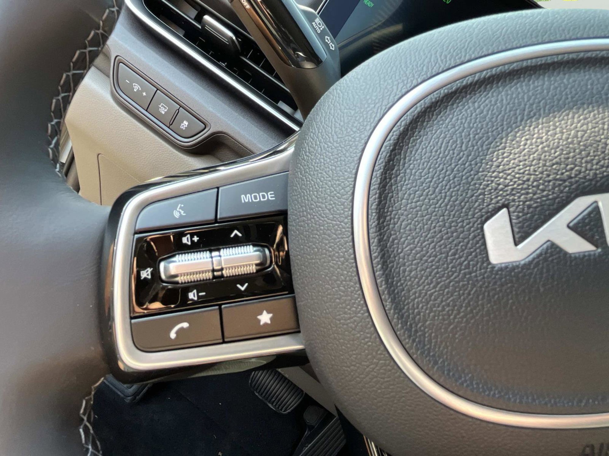 New 2026 Ivory Silver Kia EX image 24