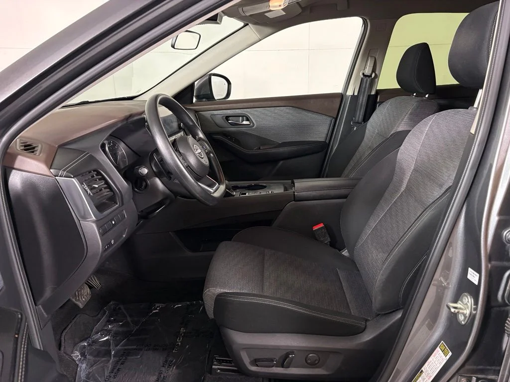 Used 2023 Gray Nissan SV image 18