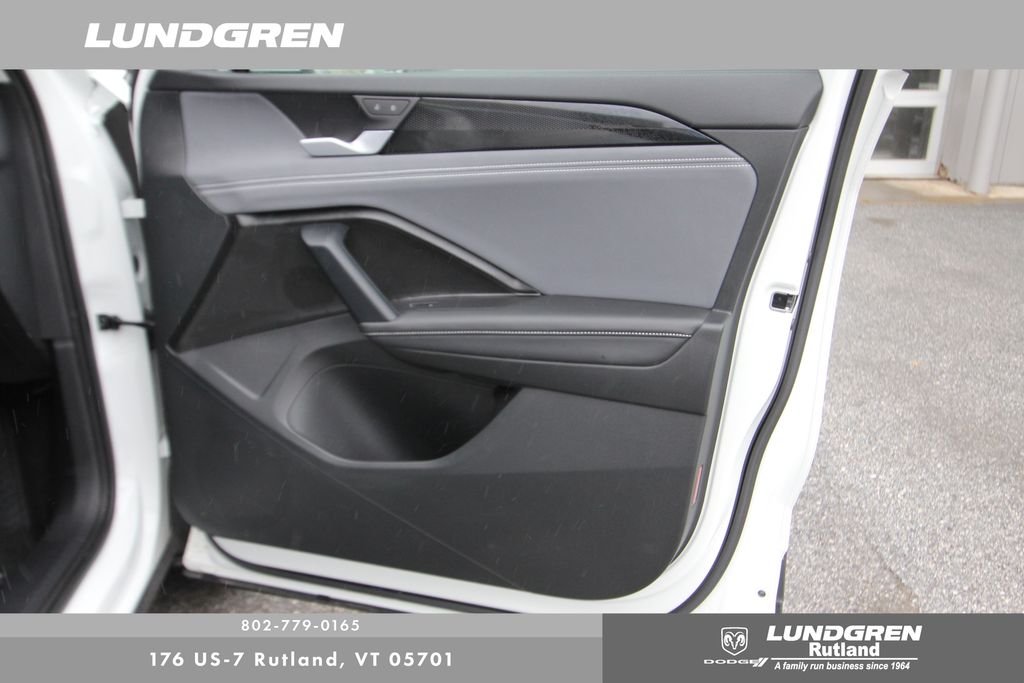 Used 2025 White Volkswagen 2.0T SE image 18