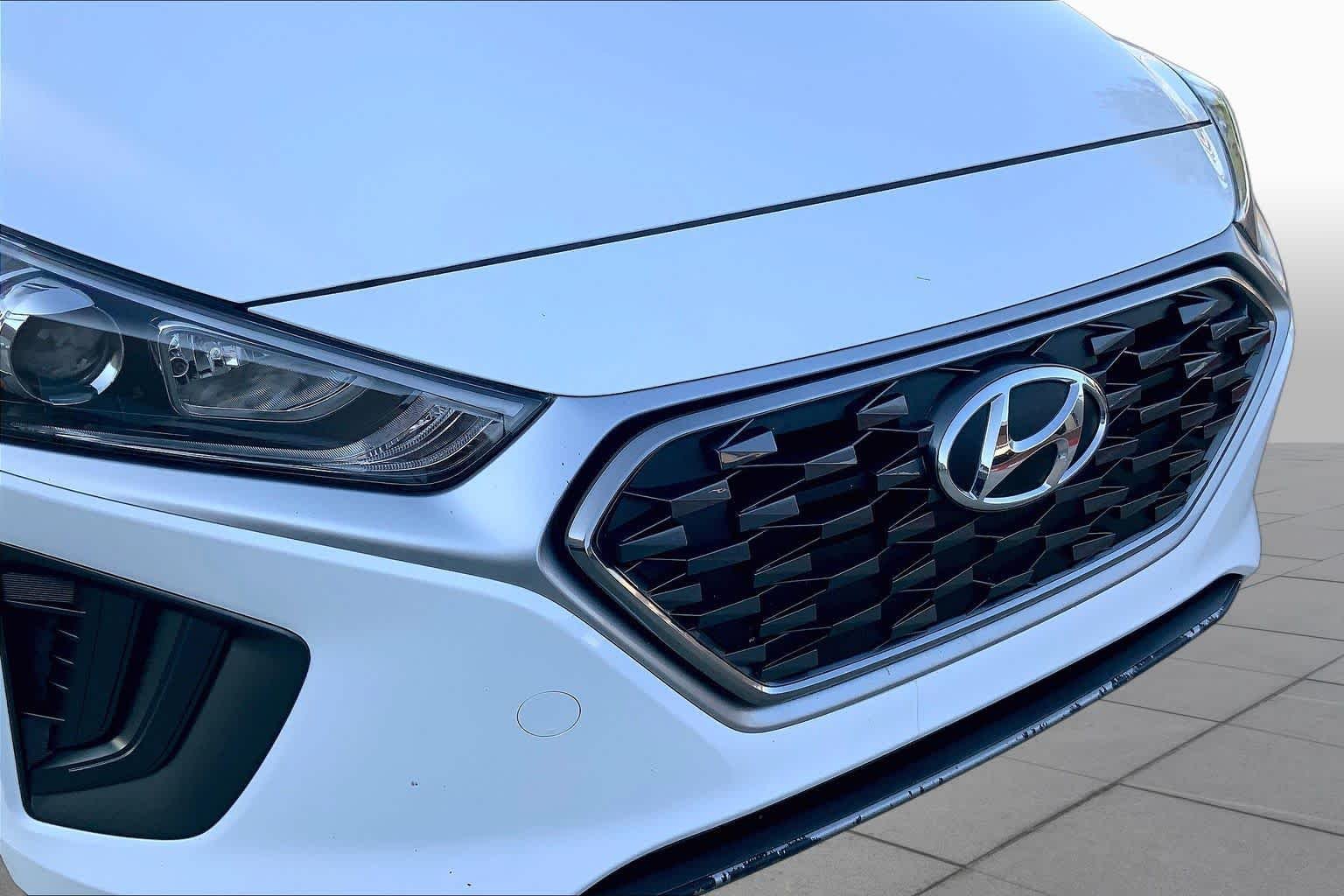 Used 2021 Ceramic White Hyundai Blue image 32