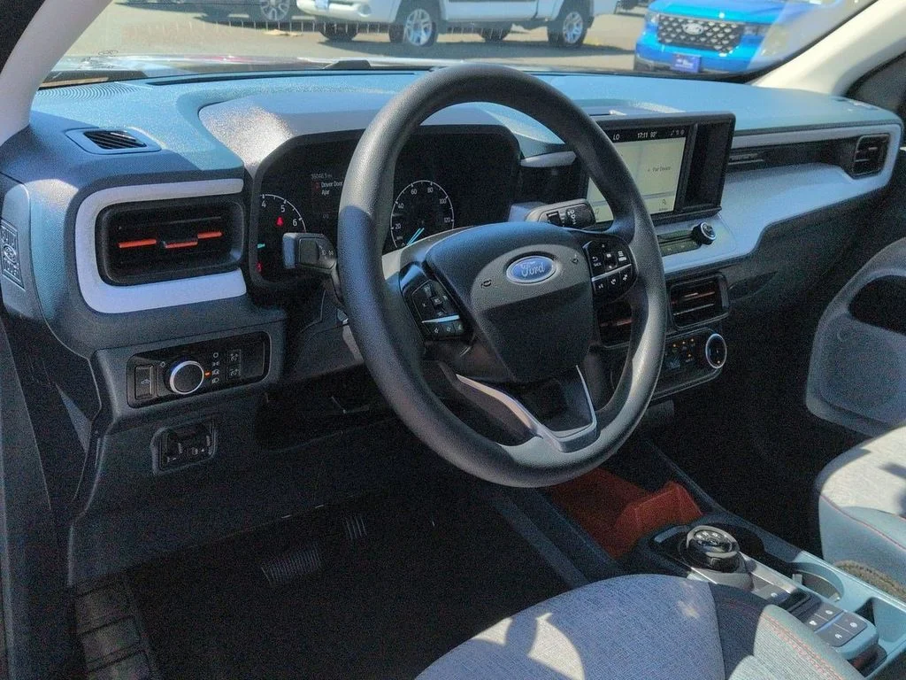 Used 2024 Silver Metallic Ford XLT image 11