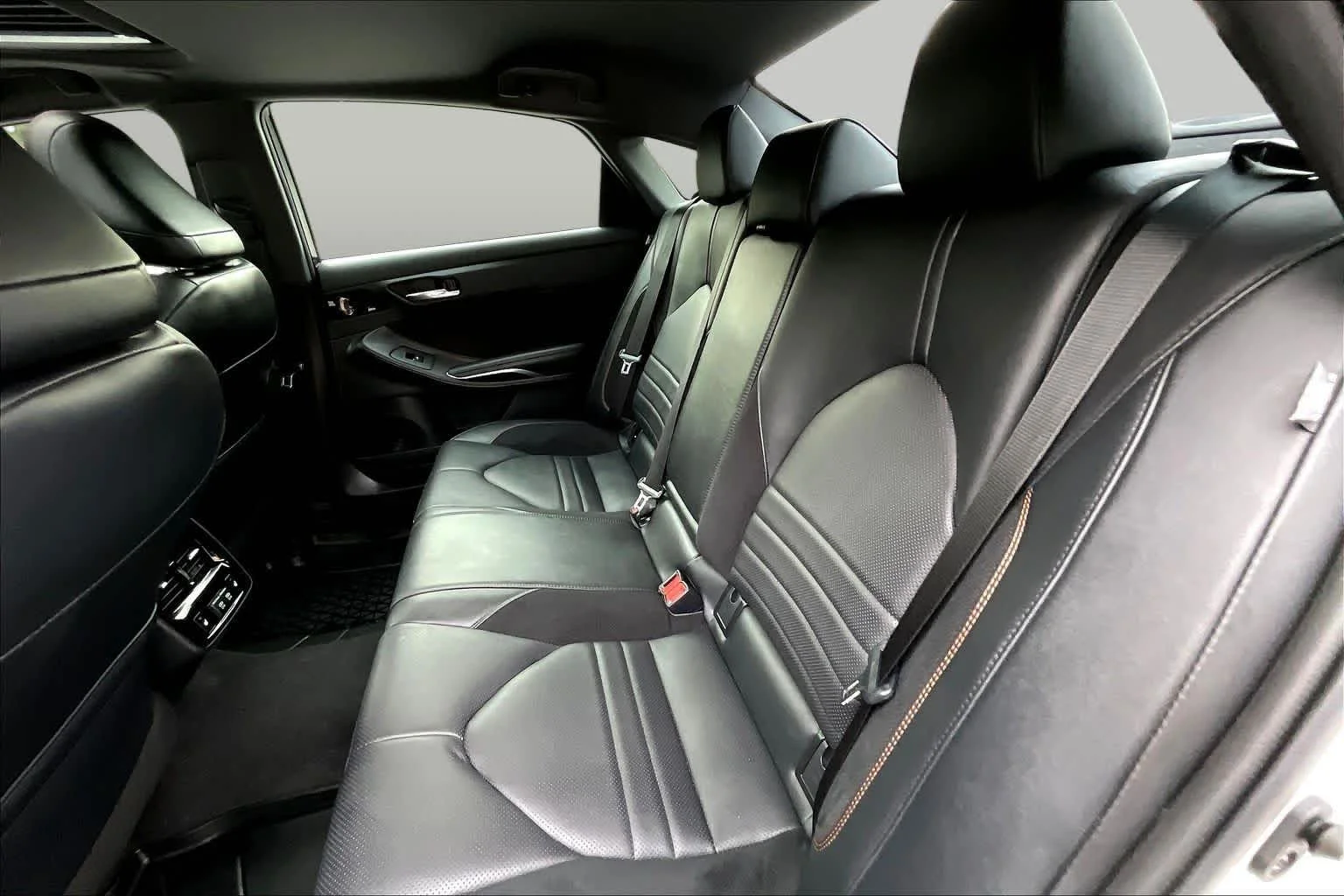 Used 2019 Wind Chill Pearl Toyota Touring image 20