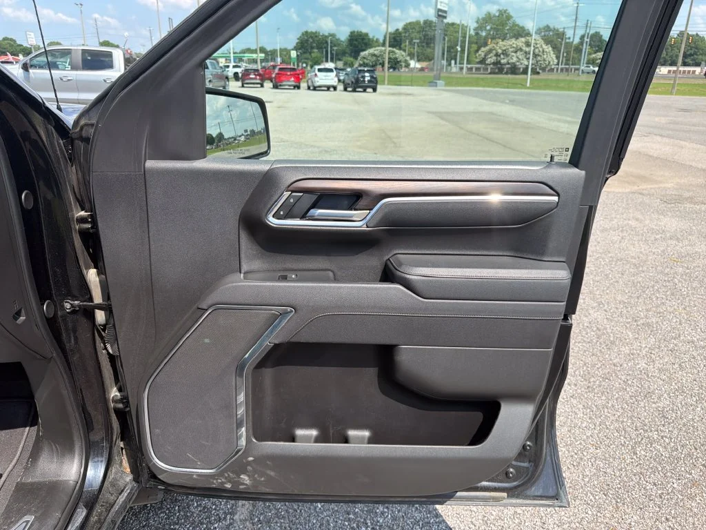 Used 2025 Black GMC SLT image 21