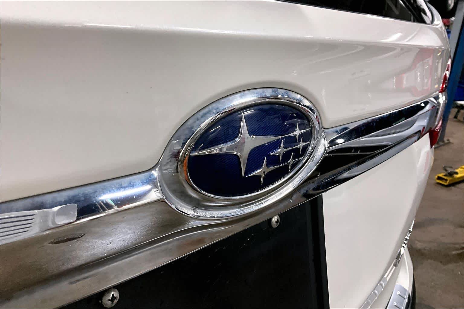 Used 2022 Crystal White Pearl Subaru Limited image 29