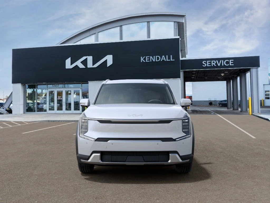 New 2026 Glacial White Pearl Kia Wind AWD image 2