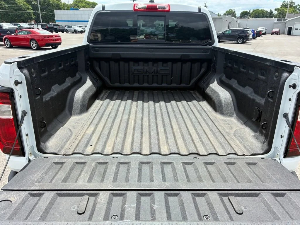 Used 2024 Summit White GMC Elevation image 11