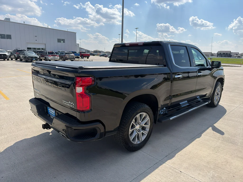 Used 2022 BLACK Chevrolet High Country image 5