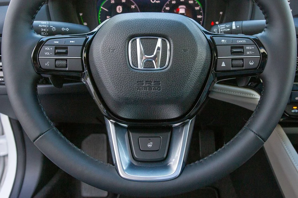 New 2026 Platinum White Pearl Honda Touring image 25