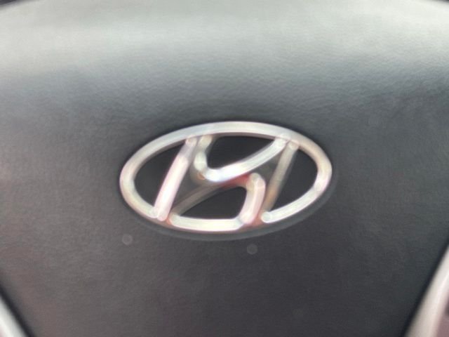 Used 2016 White Hyundai SE image 21