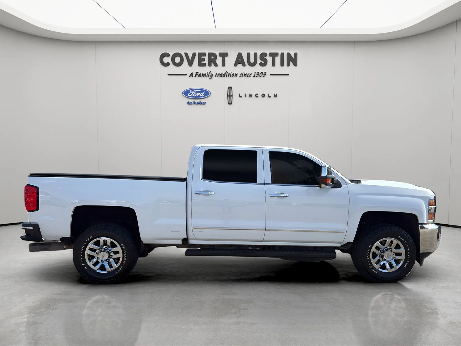 Used 2019 White Chevrolet LTZ image 3
