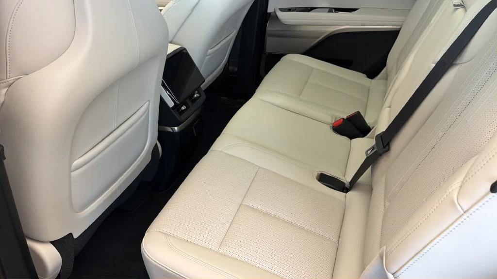 2027 Cadillac VISTIQ Sport - Photo 24