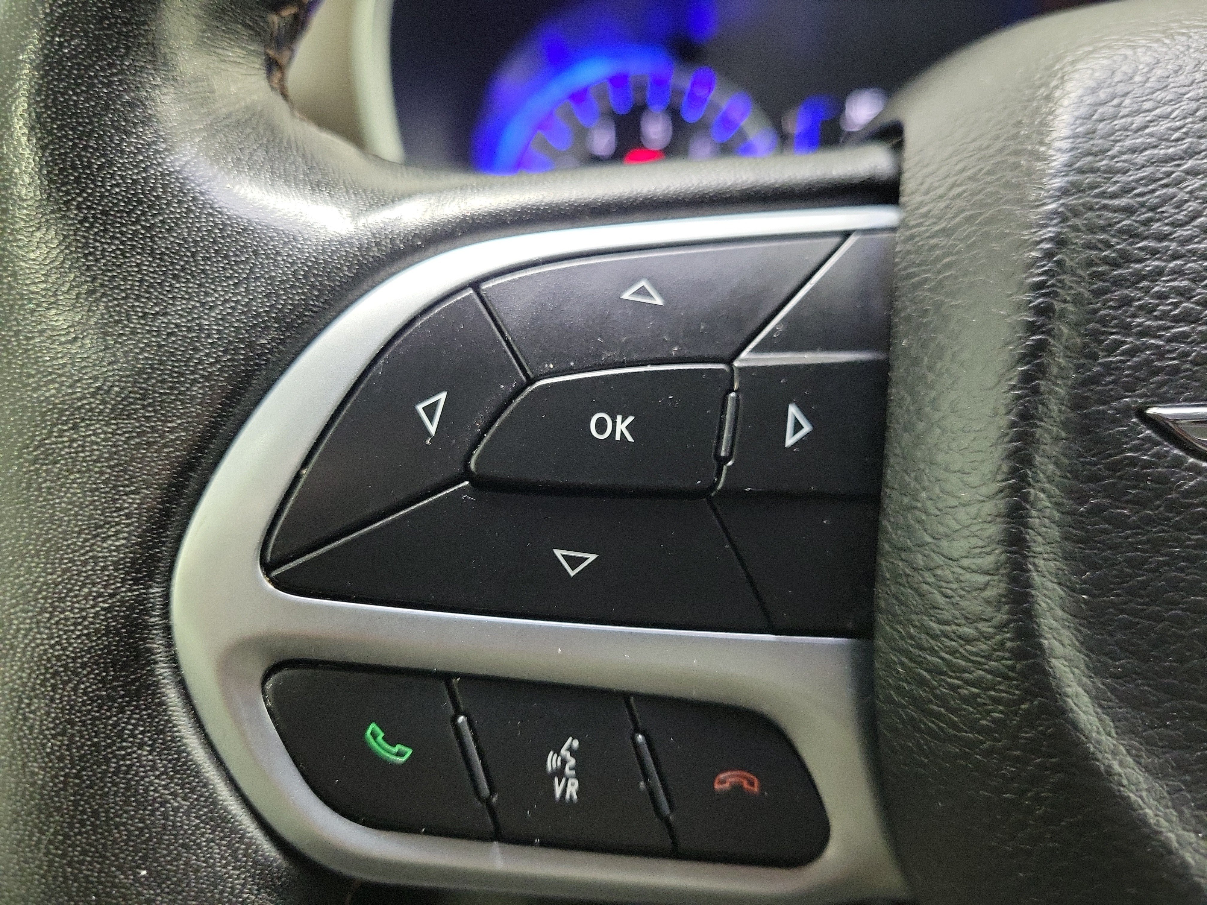 Used 2019 Bright White Clearcoat Chrysler Touring L image 22