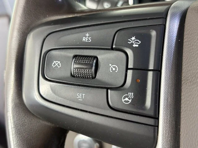 Used 2024  GMC SLE image 37