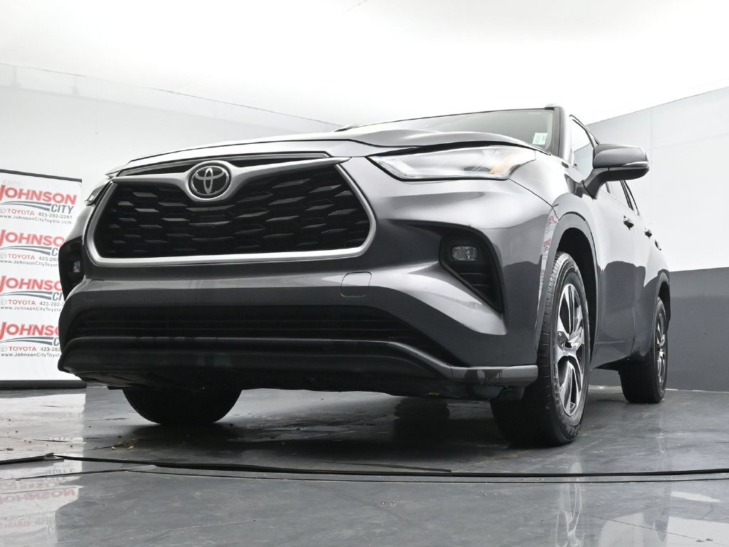 Used 2022 Gray Toyota XLE image 34