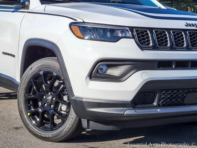 New 2026 Bright White Clear-Coat Exterior Paint Jeep Latitude image 3