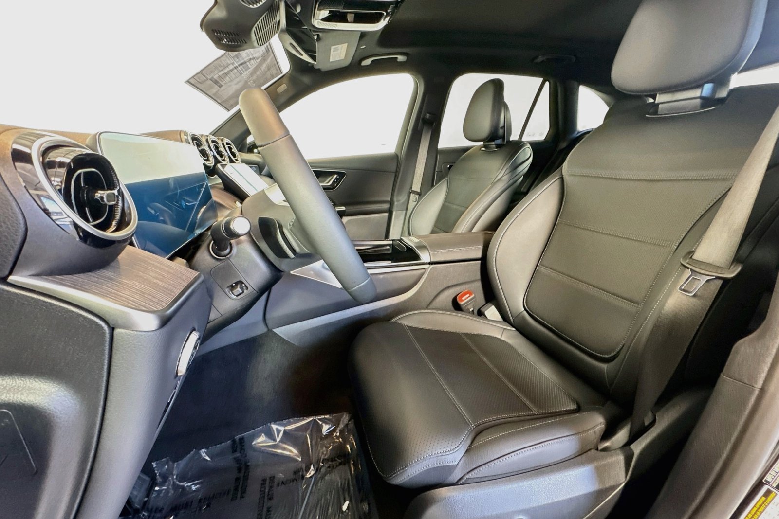 New 2026 Black Mercedes-Benz GLC 300 image 18
