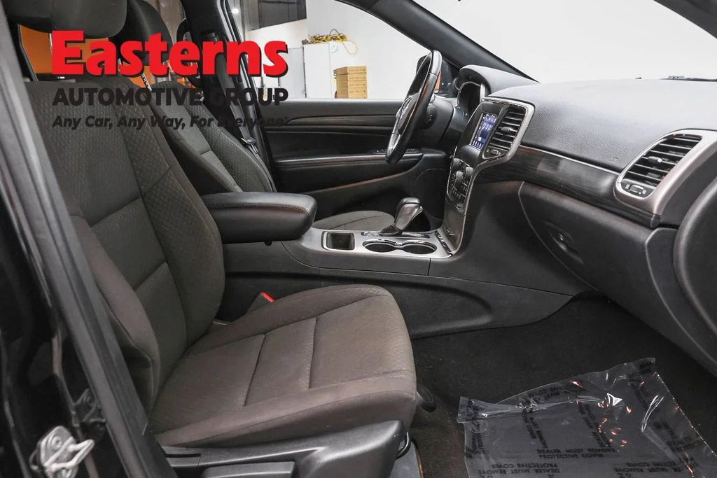 Used 2021 Black Jeep Laredo E image 25