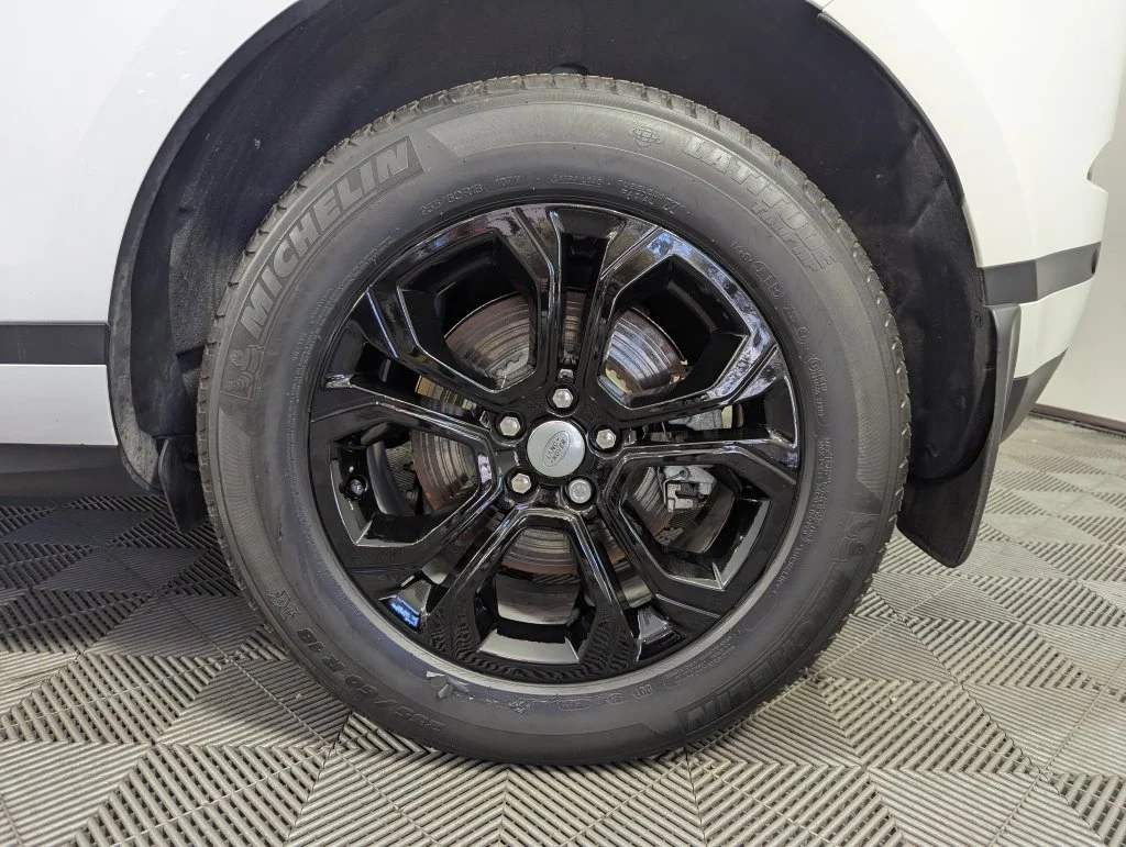 Used 2023 White Land Rover S image 29