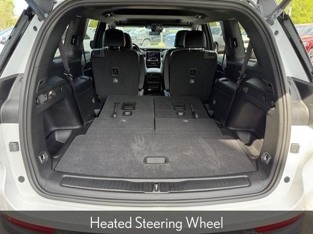 New 2025 Bright White Clear-Coat Exterior Paint Jeep Laredo image 29