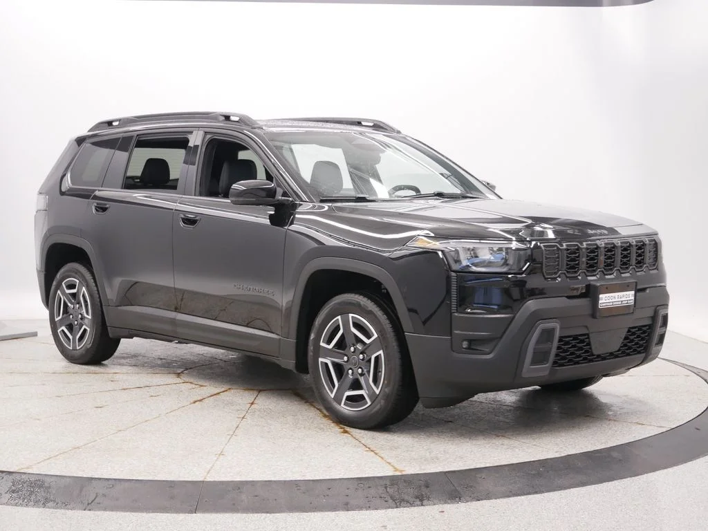 New 2026 Diamond Black Crystal Pearlcoat Jeep Limited image 8