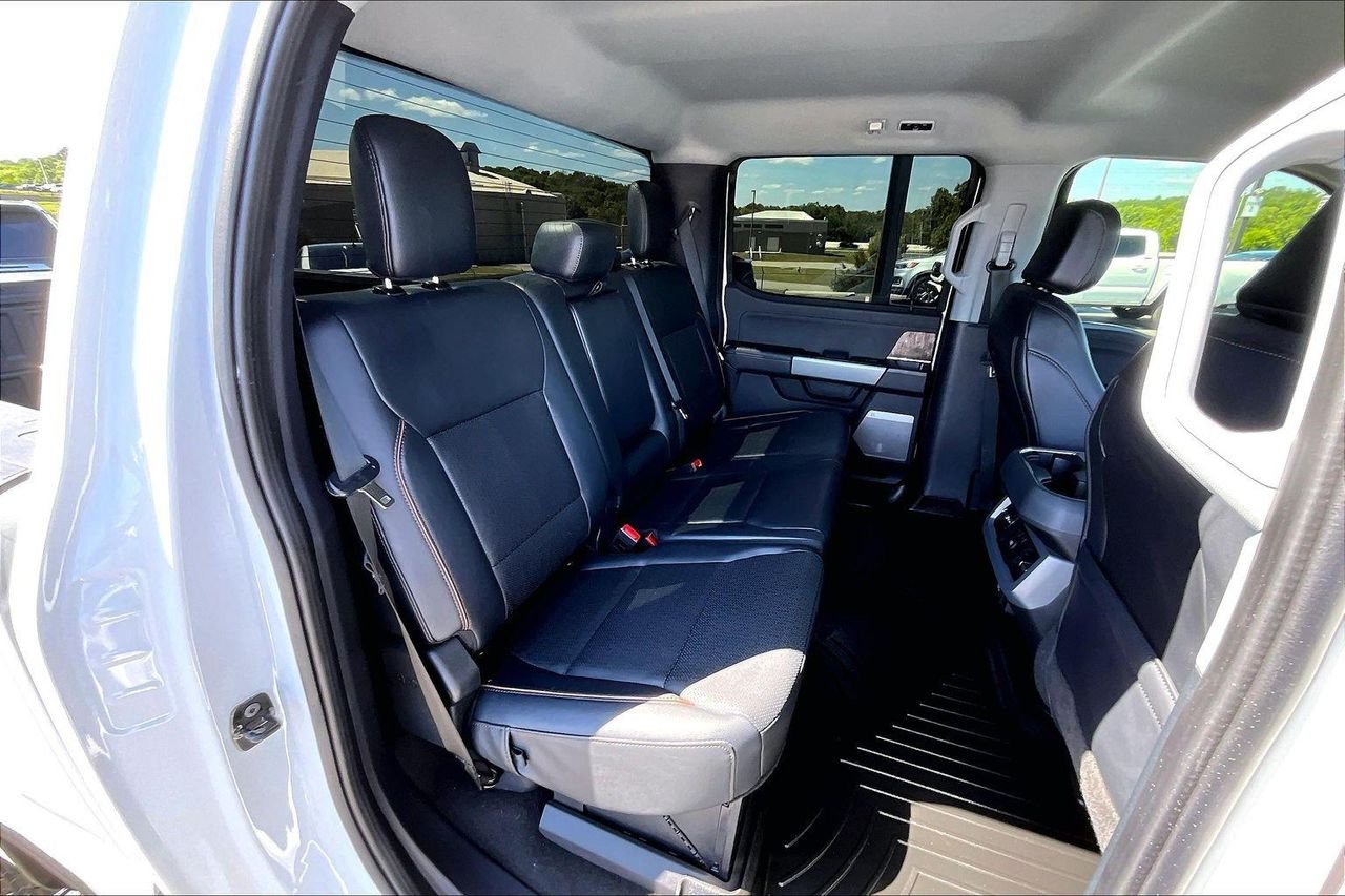 Used 2025 OXFORD WHITE Ford LARIAT image 28