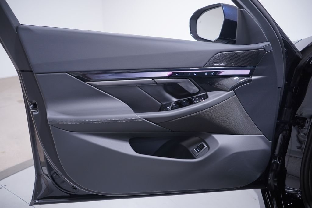 New 2026 Carbon Black Metallic BMW 530i image 12