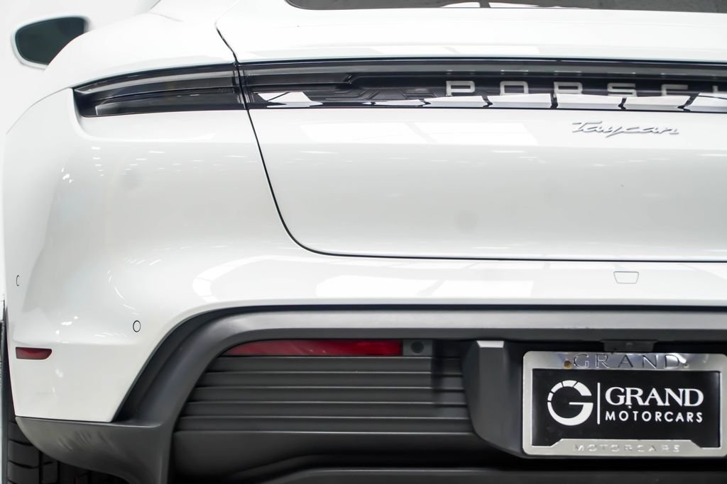 Used 2024 White Porsche Base image 19