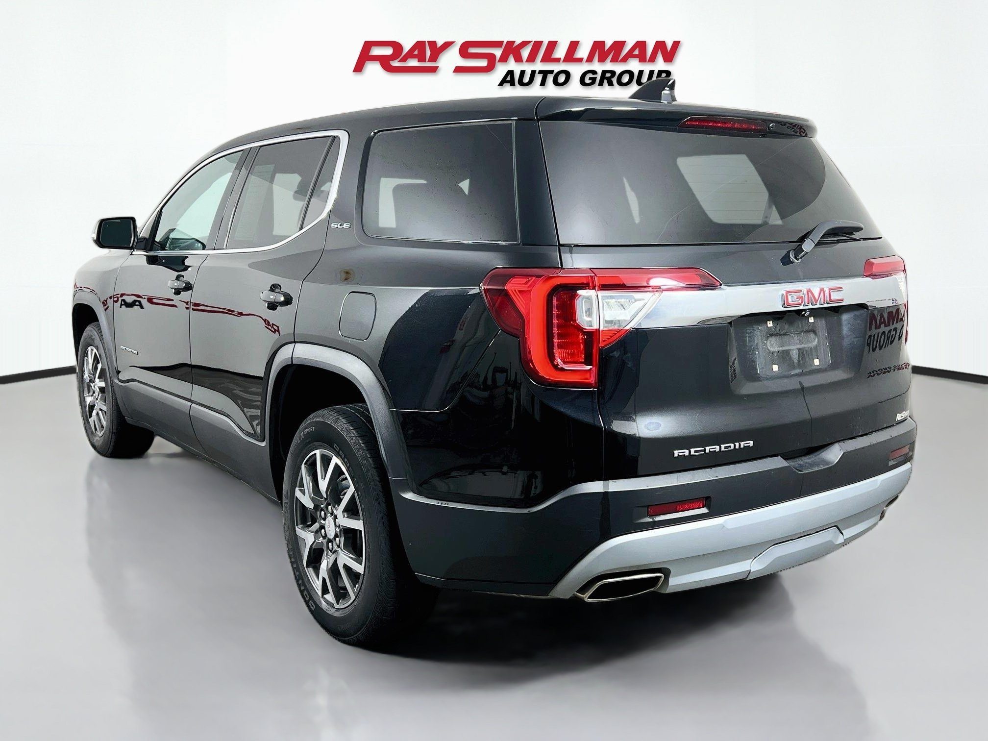 Used 2023 Ebony Twilight Metallic GMC SLE image 5