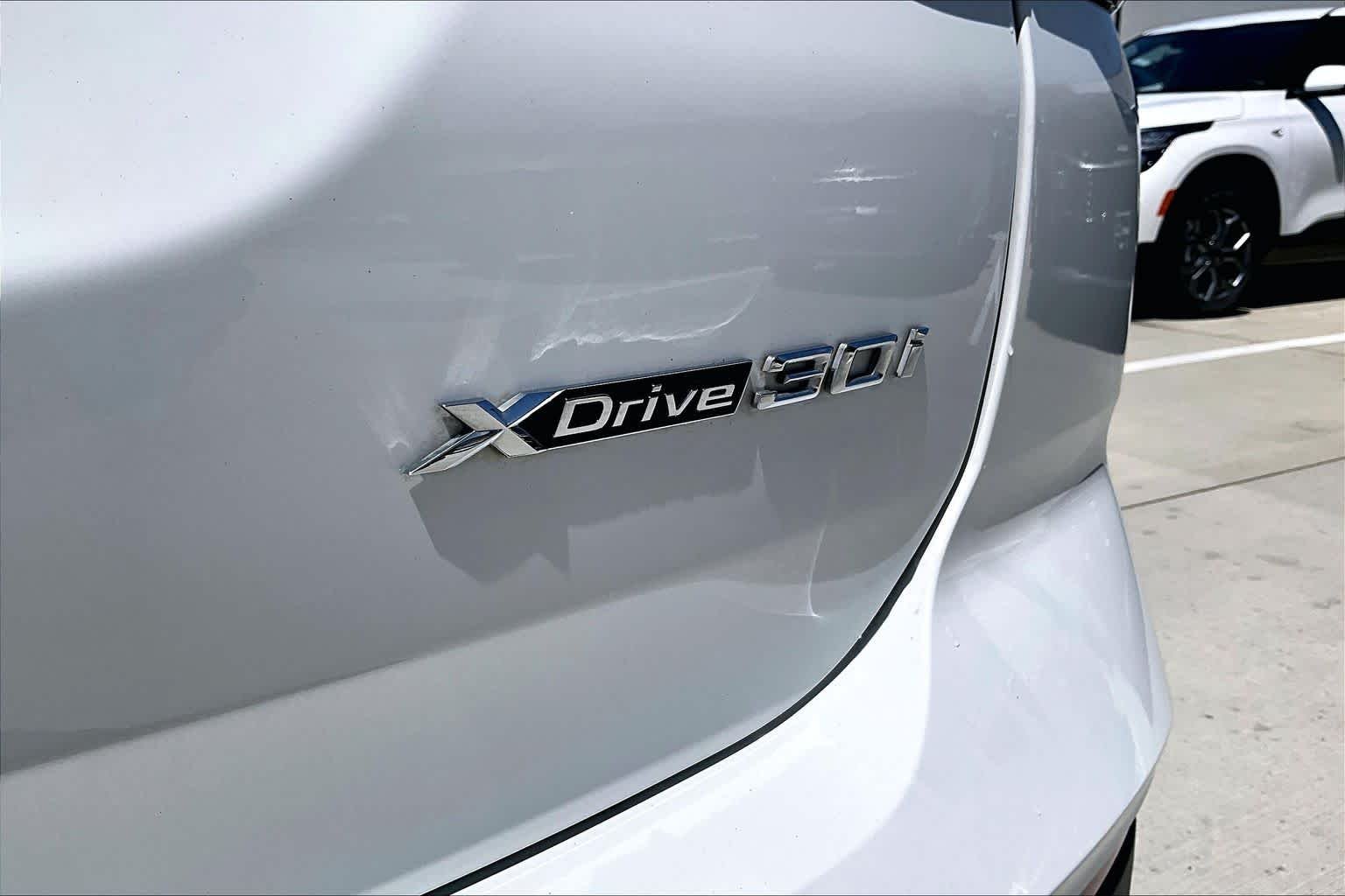 Used 2024 Alpine White BMW xDrive30i image 10