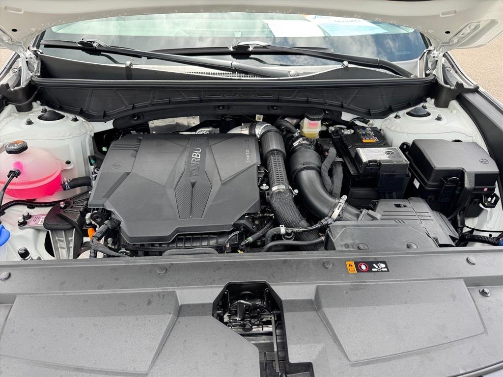 Used 2025 Atlas White Hyundai Limited image 26