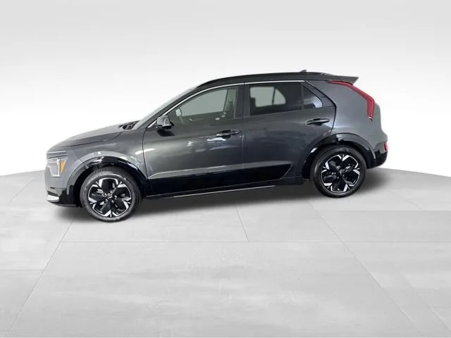 Used 2023 Gray Kia Wind image 10