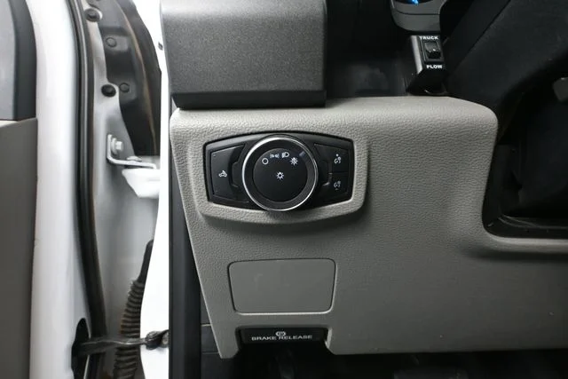 Used 2019 White Ford XL image 29