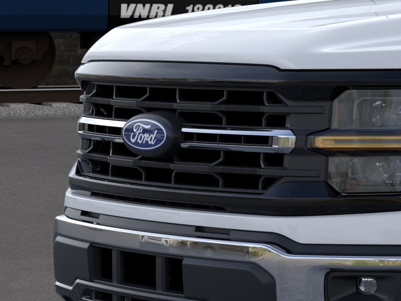 New 2026 Oxford White Ford XLT image 17
