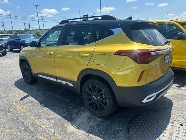 Used 2023 Yellow Kia Nightfall image 21