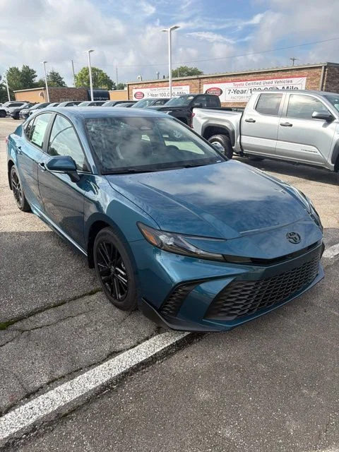 2026 Toyota Camry SE - Photo 3