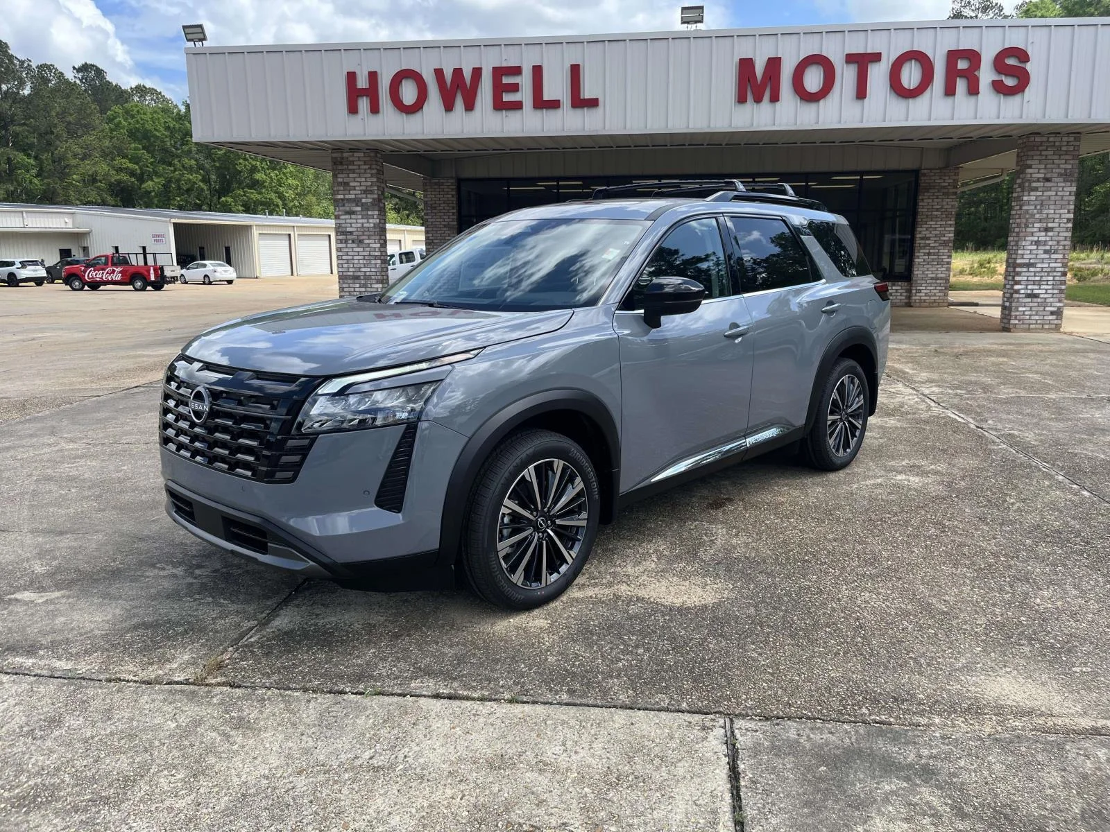 2026 Nissan Pathfinder Platinum 2WD's photo