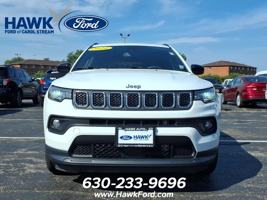 Used 2024 White Jeep Latitude image 2
