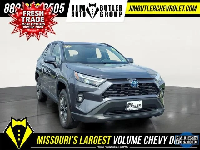Used 2024 Gray Toyota XLE Premium image 27